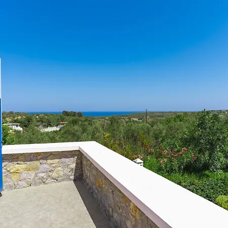 Irini With Heated Pool, By Hellocrete *