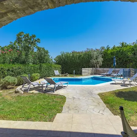 Irini With Heated Pool, By Hellocrete Вілла *