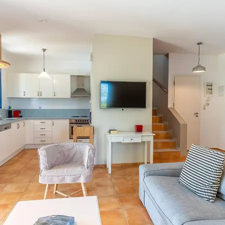 Irini With Heated Pool, By Hellocrete Rethymno