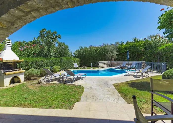 Irini With Heated Pool, By Hellocrete Villa *