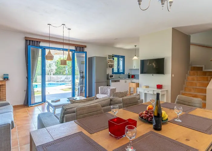 Irini With Heated Pool, By Hellocrete