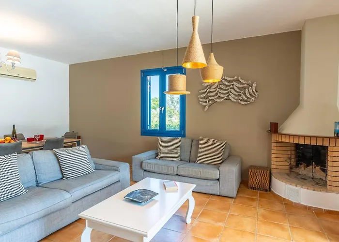 Irini With Heated Pool, By Hellocrete Rethymno