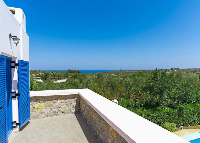 Irini With Heated Pool, By Hellocrete *