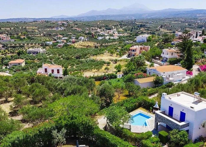 Irini With Heated Pool, By Hellocrete *