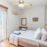 فيلة Irini With Heated Pool, By Hellocrete ريثيمنو
