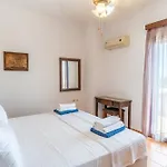 Irini With Heated Pool, By Hellocrete ريثيمنو