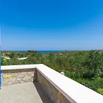 Irini With Heated Pool, By Hellocrete *