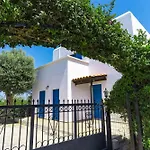 Irini With Heated Pool, By Hellocrete * Ретимно