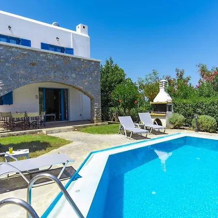 فيلة Irini With Heated Pool, By Hellocrete ريثيمنو