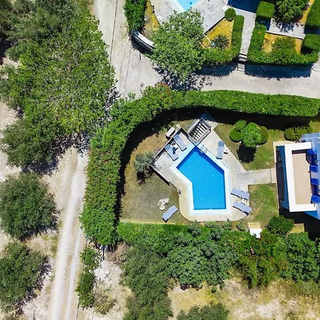 فيلة Irini With Heated Pool, By Hellocrete *